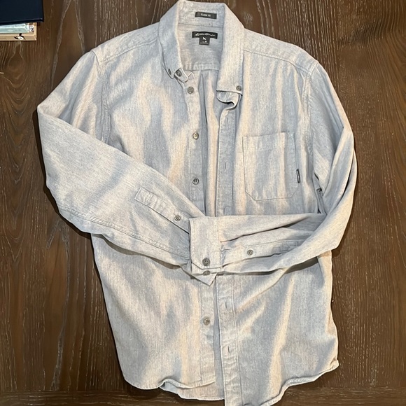 Classic fit grey Eddie Bauer button down. - Picture 1 of 2